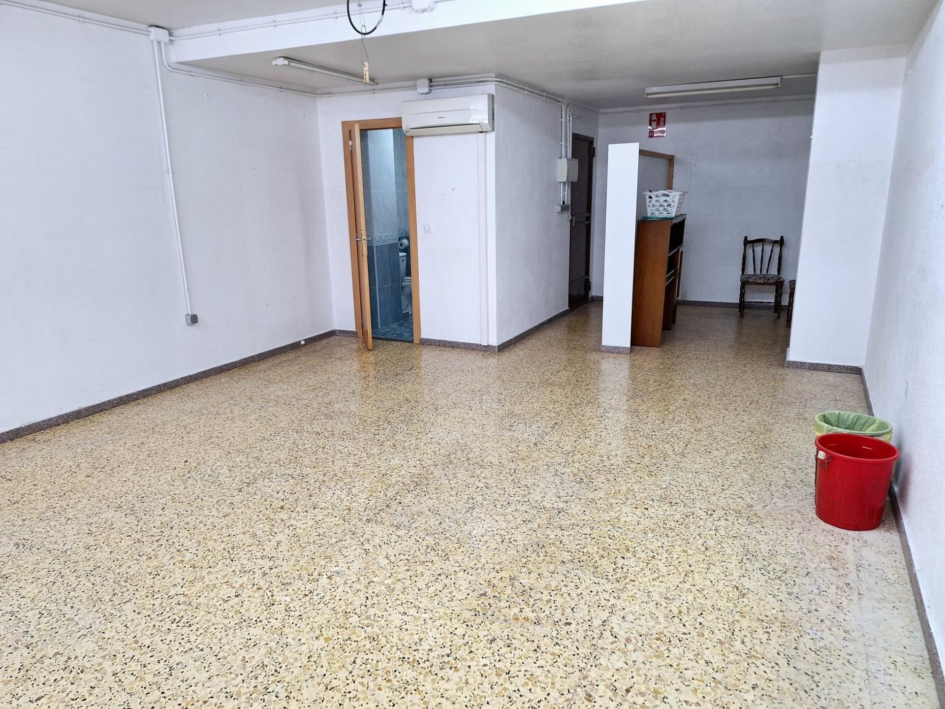 Premises for sale in Villena  with Air Conditioner
