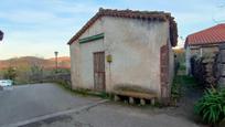 Vista exterior de Finca rústica en venda en Riotuerto amb Jardí privat