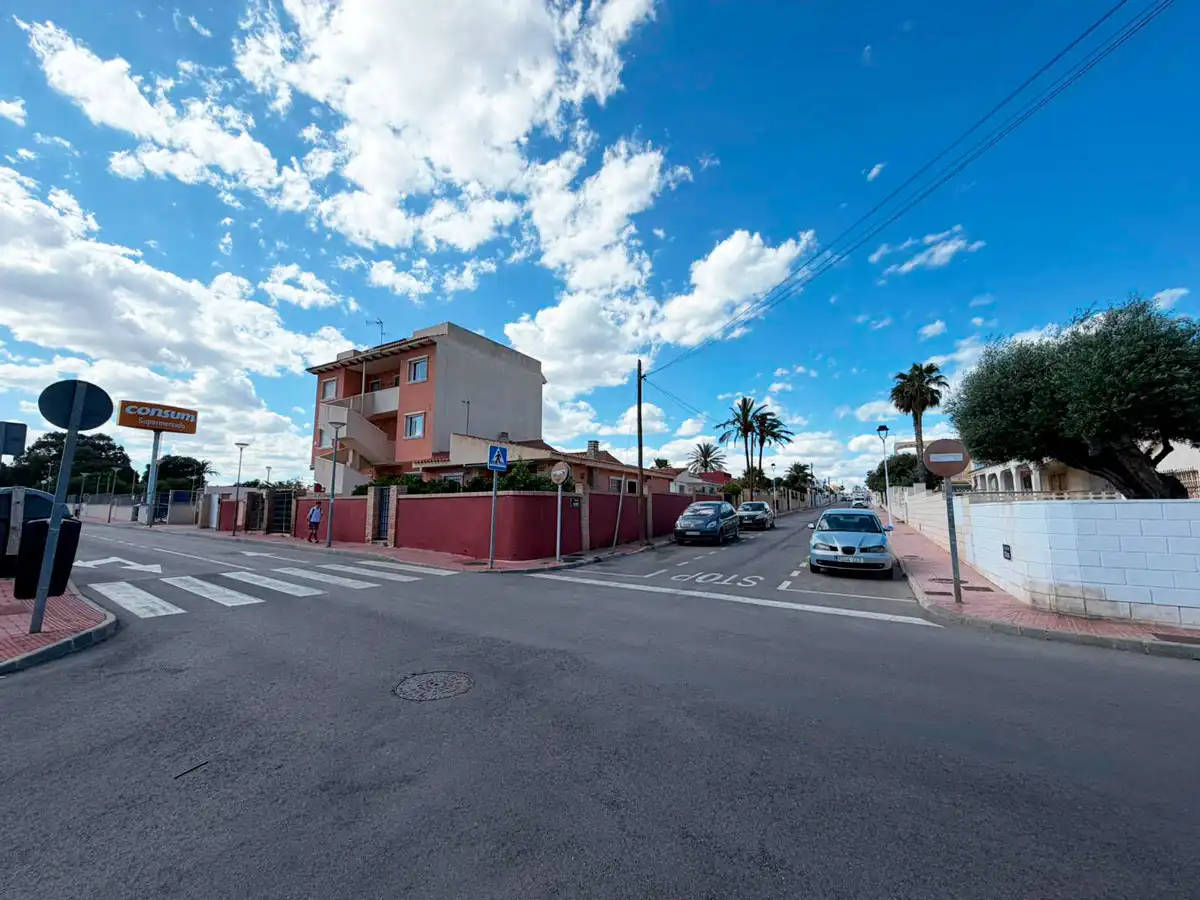 Vista exterior de Piso en venta en Torrevieja con Terraza, Amueblado y Horno