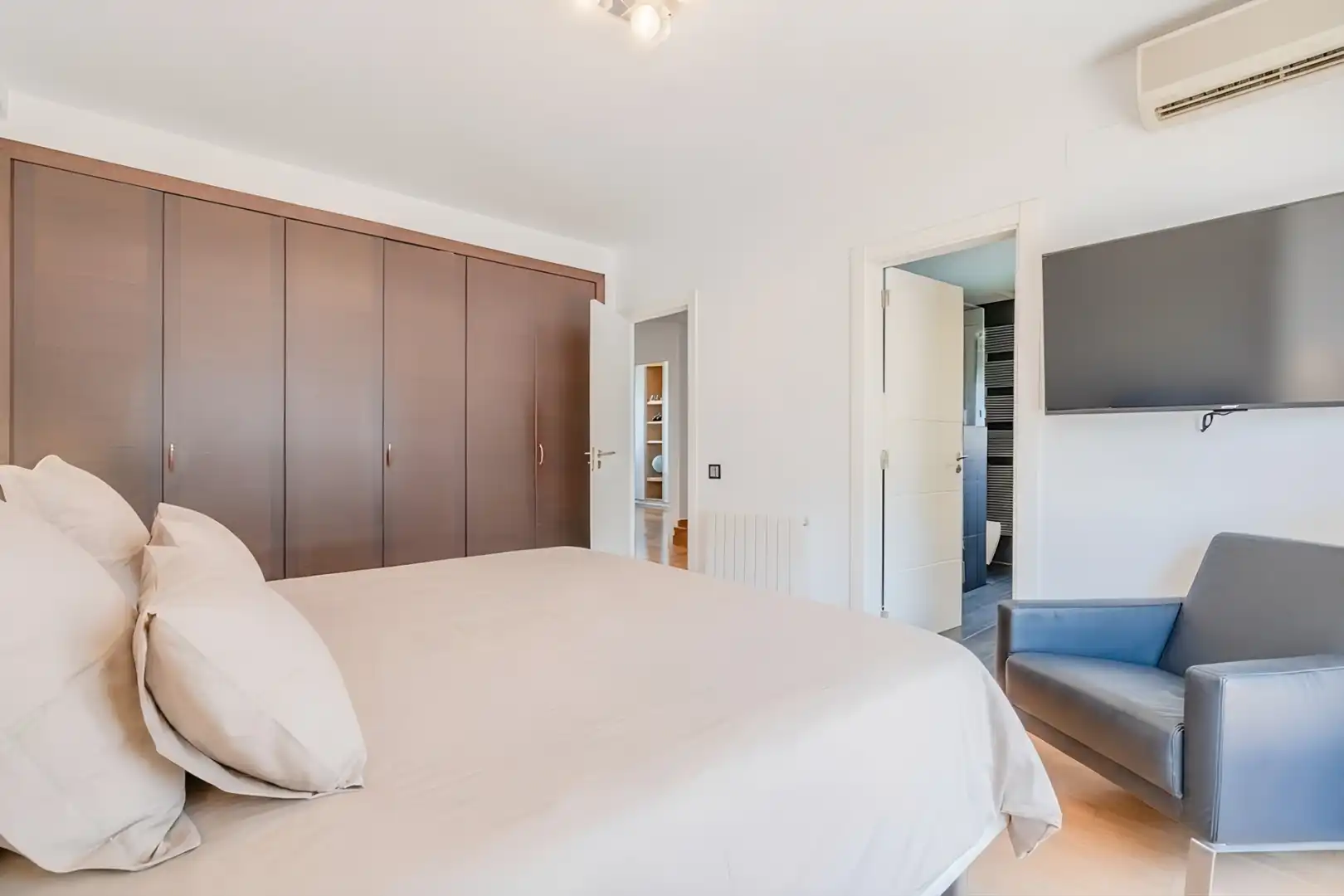 Habitación de Casa adosada en venta en Sant Quirze del Vallès con Aire acondicionado, Calefacción y Jardín privado