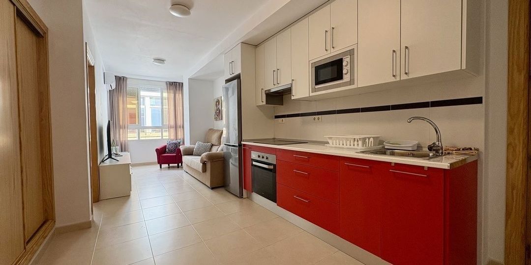 Cuina de Pis de lloguer en Torremolinos amb Aire condicionat i Terrassa