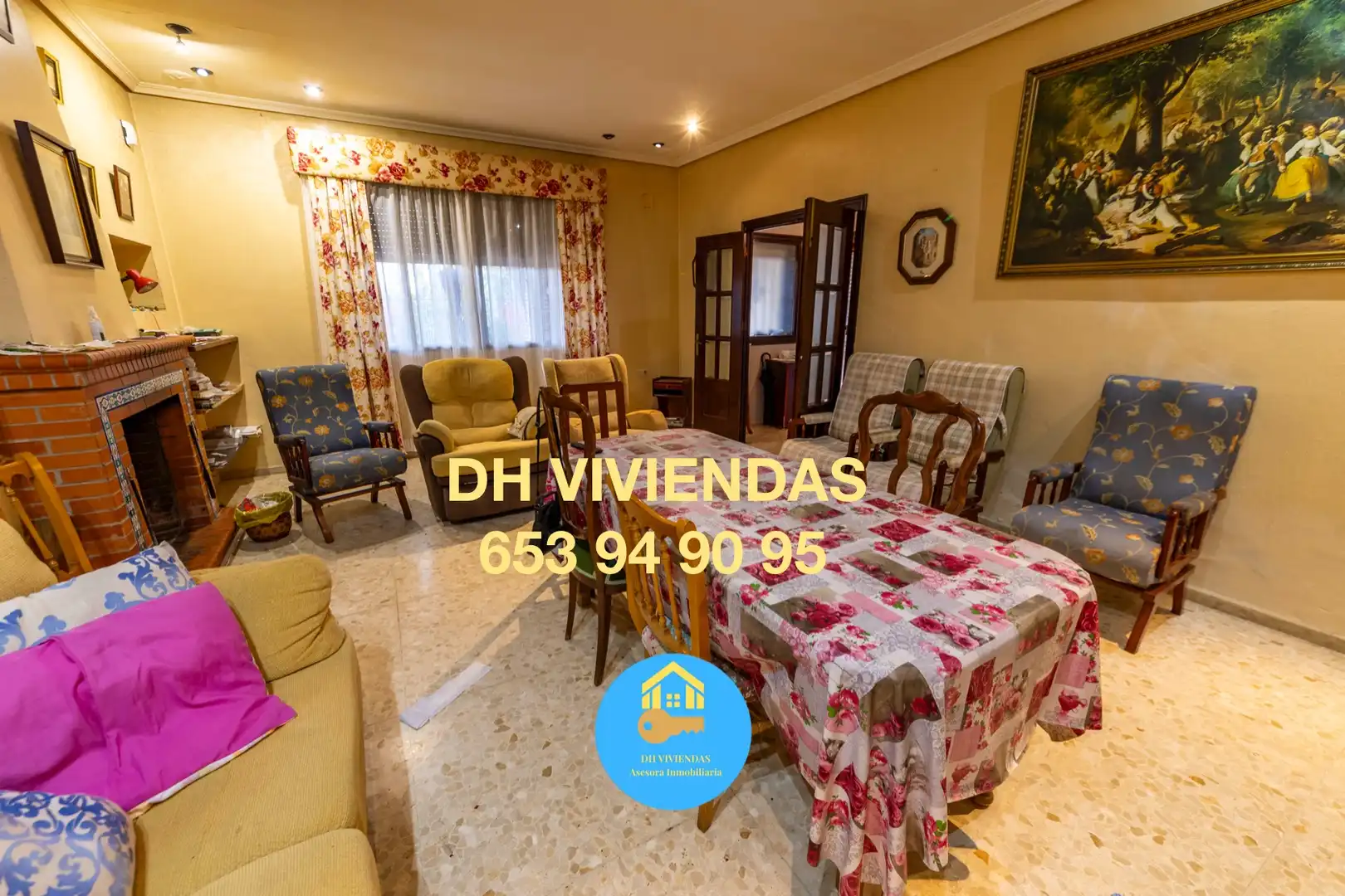 Living room of Houses for sale in Dos Hermanas  with Air Conditioner, Private garden and Terrace
