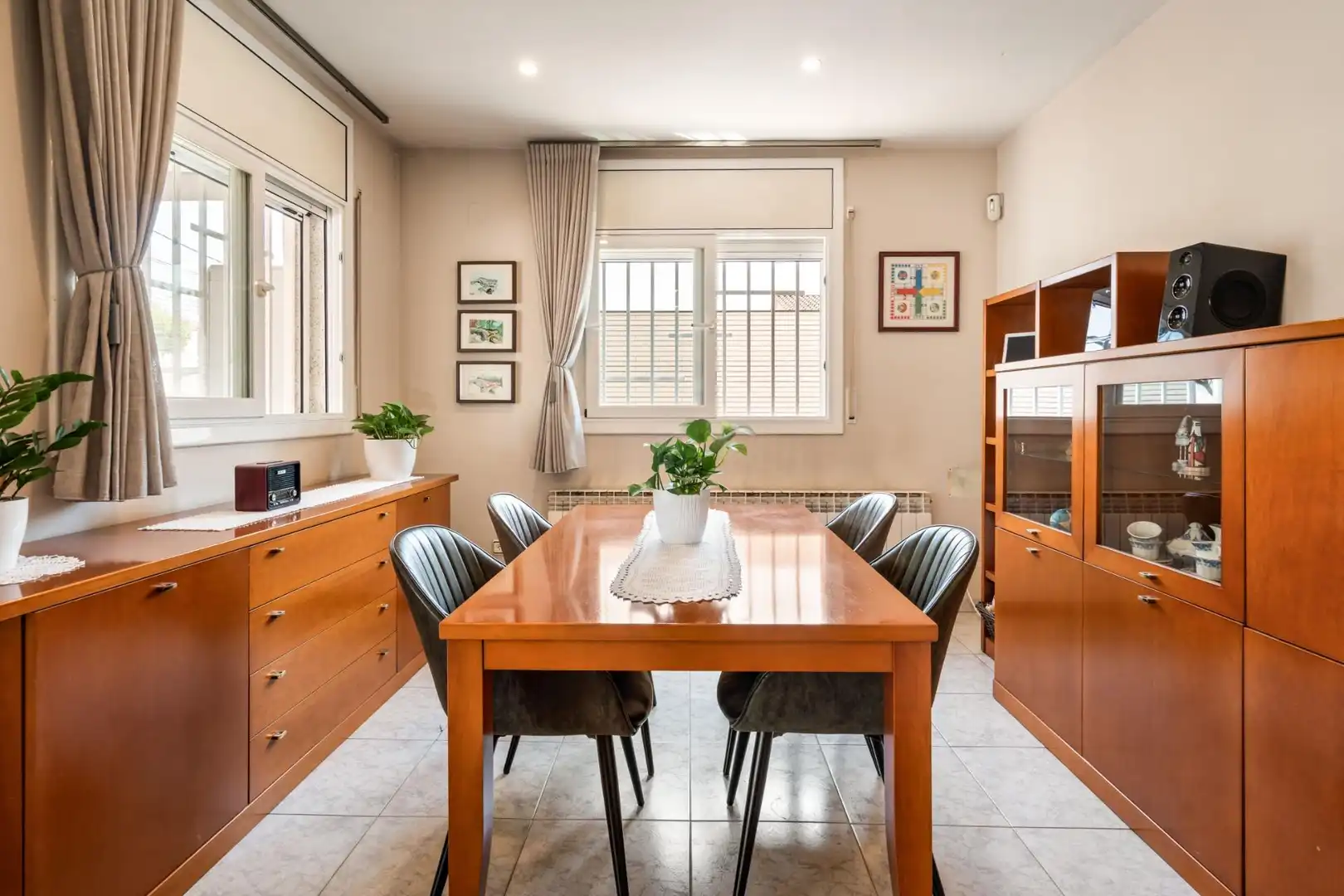 Comedor de Casa adosada en venta en Parets del Vallès con Aire acondicionado, Calefacción y Jardín privado