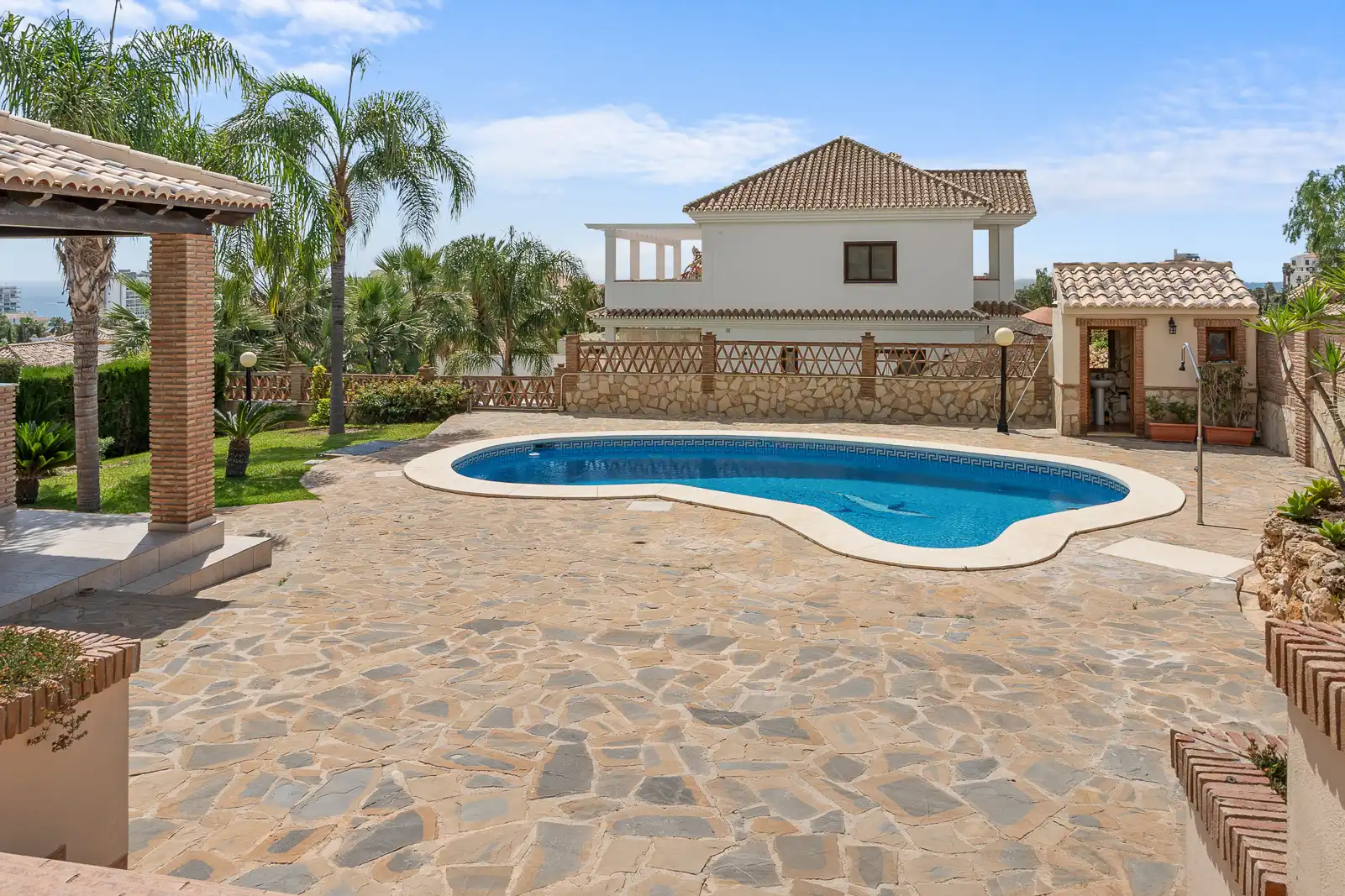 Piscina de Casa o xalet en venda en Benalmádena amb Aire condicionat, Jardí privat i Piscina