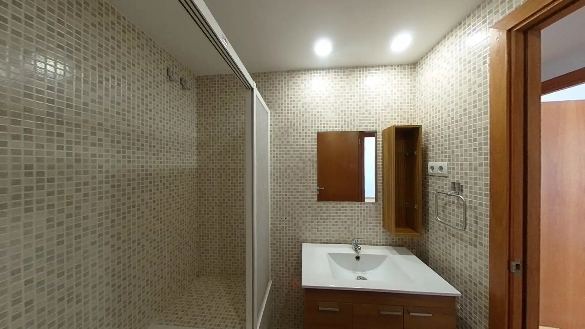 Bathroom of Duplexes for sale in Terrassa  with Swimming Pool