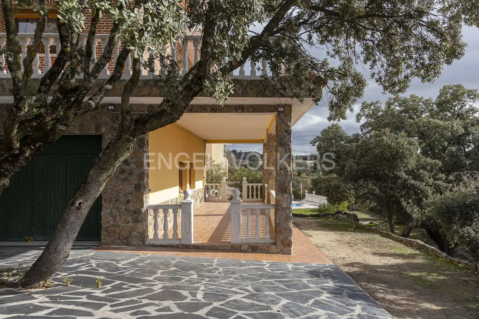 Vista exterior de Casa o xalet en venda en Valdemorillo amb Calefacció, Jardí privat i Terrassa