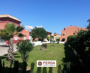 Vista exterior de Casa o xalet en venda en El Puerto de Santa María amb Calefacció, Terrassa i Traster