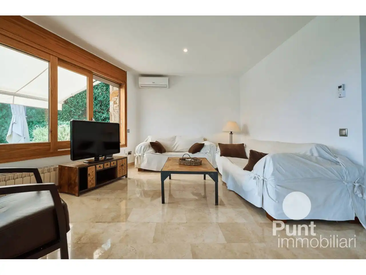 Sala d'estar de Casa o xalet en venda en Premià de Dalt amb Aire condicionat, Calefacció i Jardí privat
