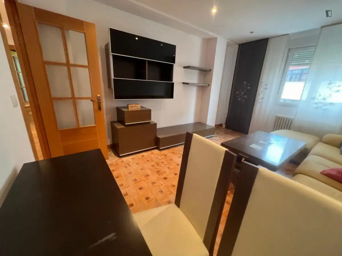 Sala d'estar de Apartament per a compartir en Burgos amb Moblat, Forn i Rentadora