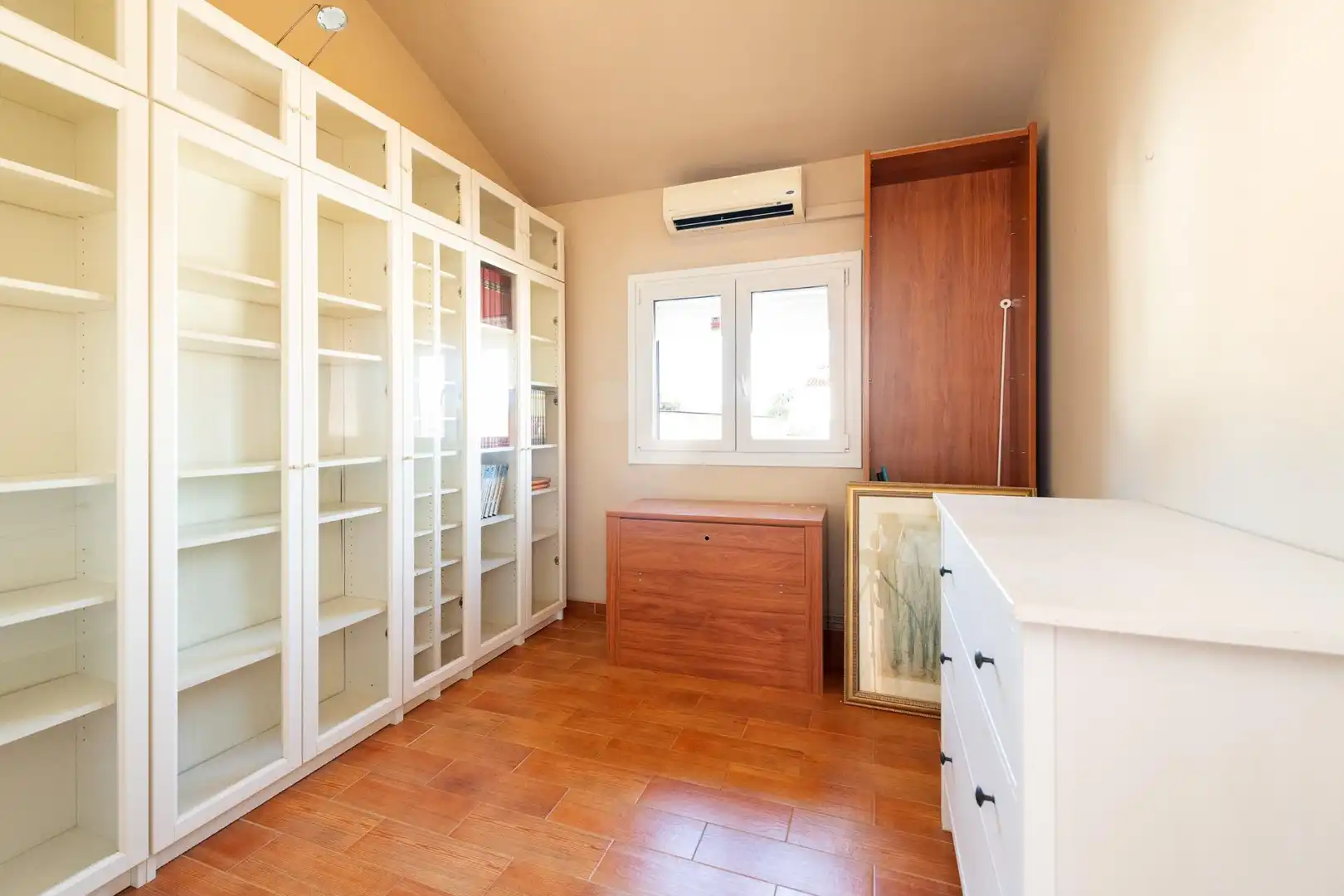 Bedroom of Detached homes for sale in Málaga  with Air Conditioner, Terrace and Community pool
