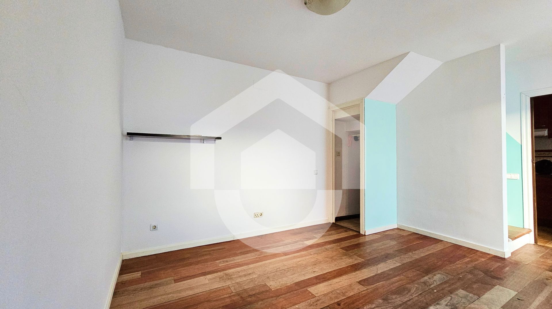 Bedroom of Single-family semi-detached for sale in  Barcelona Capital  with Balcony