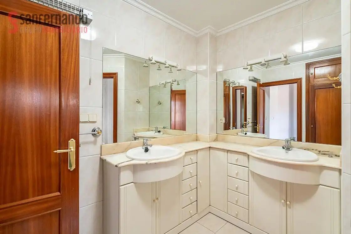 Baño de Casa o chalet en venta en Penagos con Calefacción, Jardín privado y Parquet