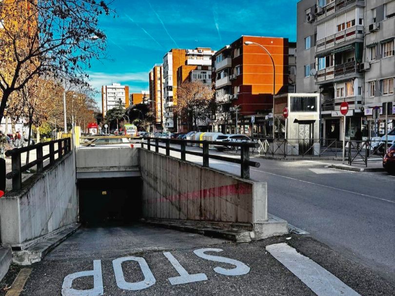 Vista exterior de Garatge de lloguer en Leganés amb Alarma