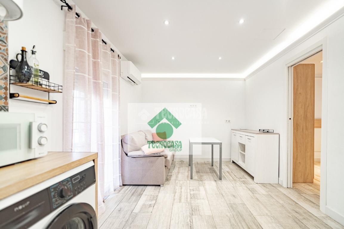 Dormitori de Pis en venda en  Granada Capital amb Aire condicionat i Balcó