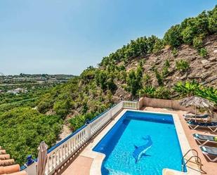 Piscina de Residencial de lloguer en Nerja