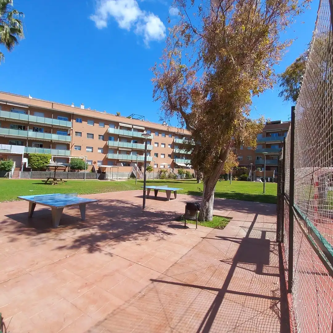 Vista exterior de Planta baja en venta en Cubelles con Piscina comunitaria