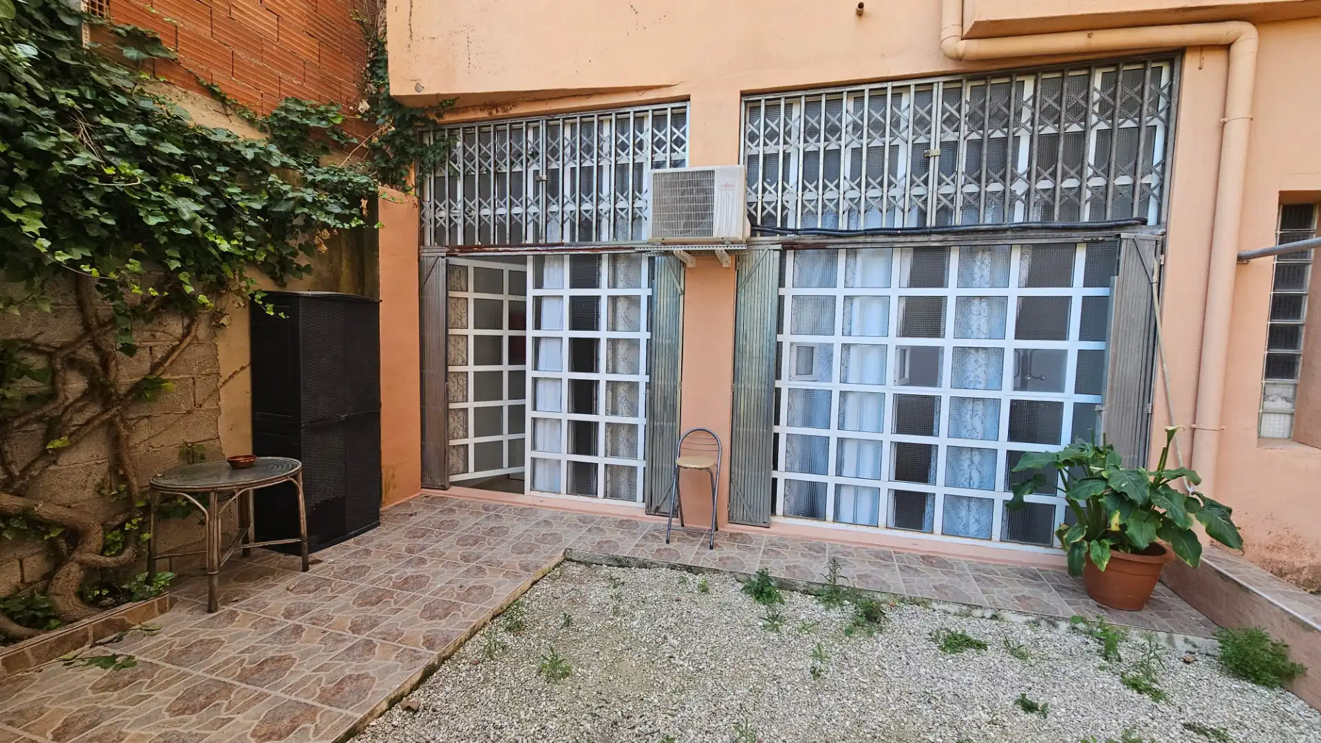 Exterior view of Study for rent in El Campello  with Air Conditioner, Heating and Furnished