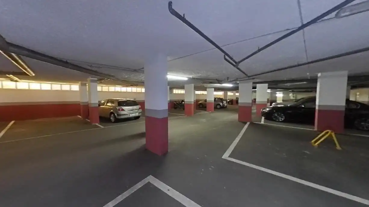 Parking de Apartamento en venta en Dénia con Piscina