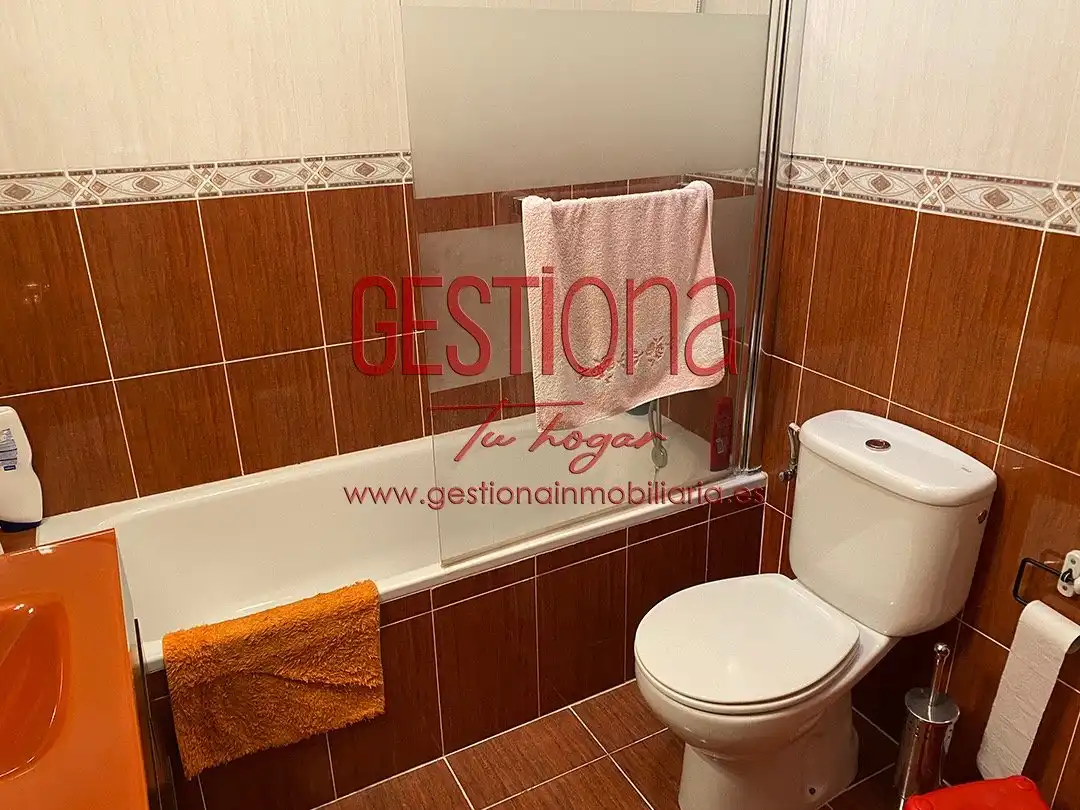 Baño de Casa adosada en venta en Bareyo con Calefacción, Jardín privado y Piscina