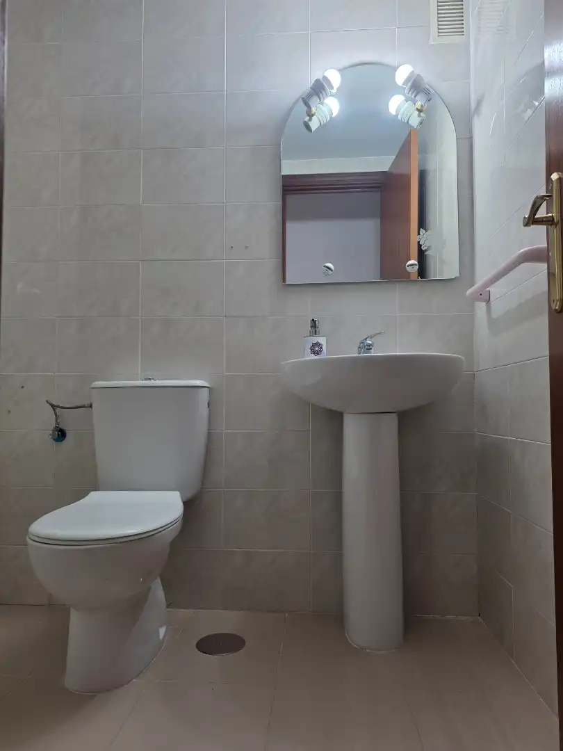 Badezimmer von Wohnung zur Miete in Utrera mit Möbliert