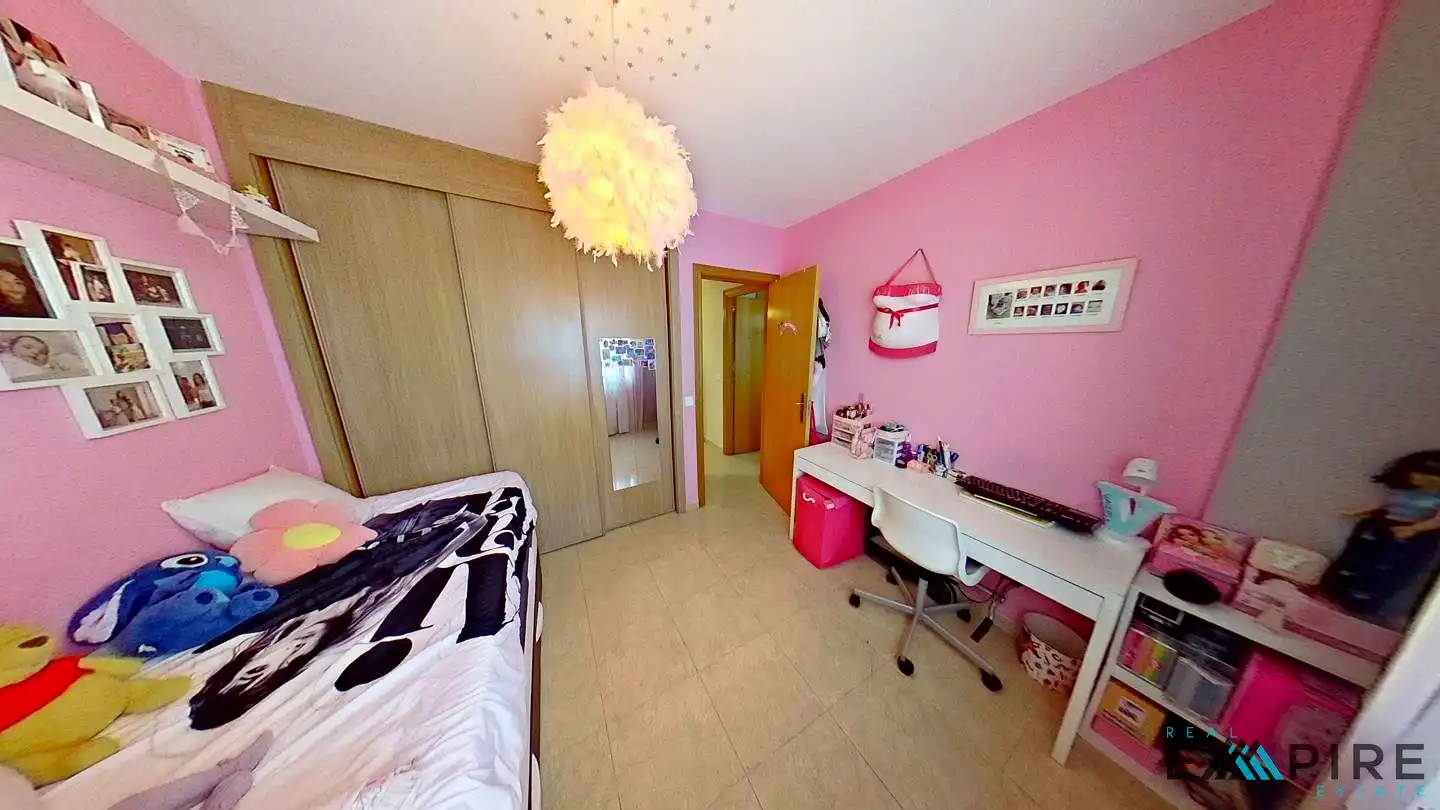 Bedroom of Flat for sale in Parla  with Air Conditioner, Heating and Storage room
