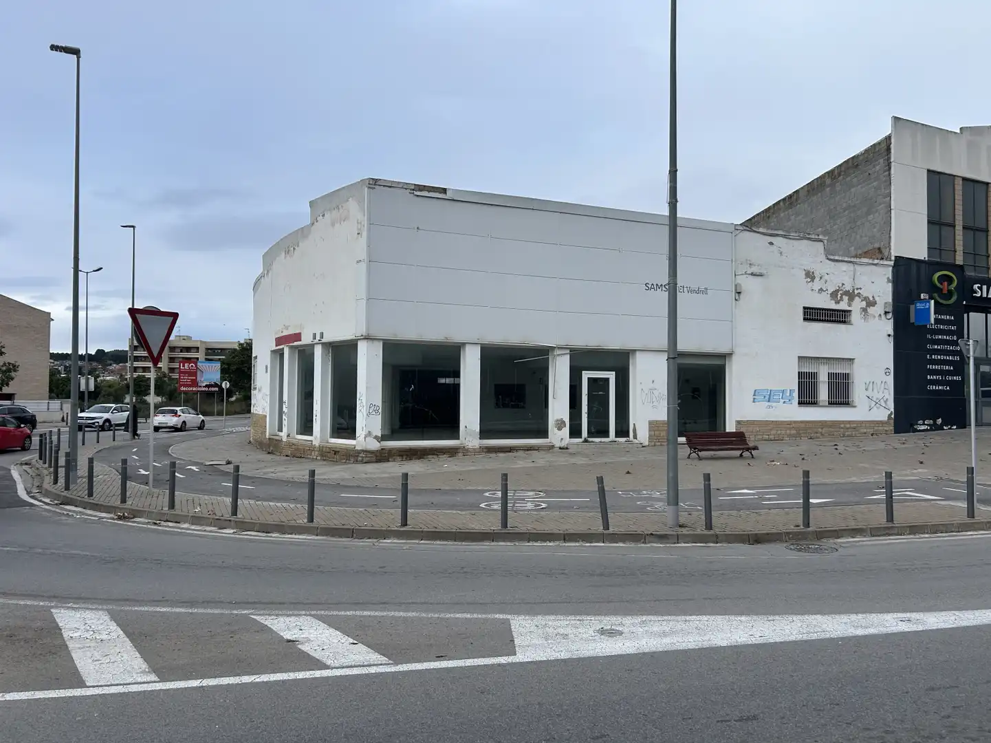 Außenansicht von Fabrikhallen zur Miete in El Vendrell