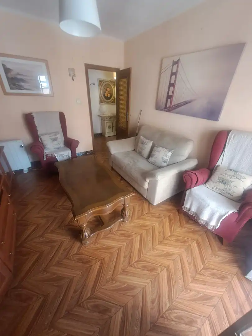 Flat with balcony to rent in Calle Guerrilleros, imagen 2