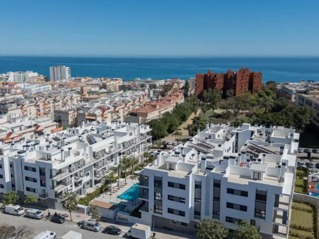 Vista exterior de Pis en venda en Estepona amb Aire condicionat, Terrassa i Piscina