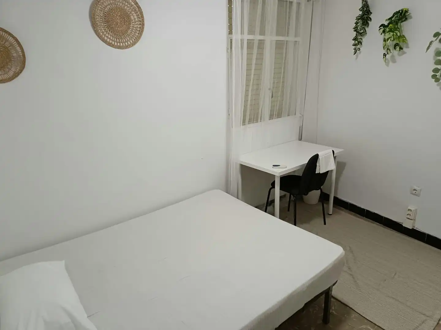 Bedroom of Flat for share in Sevilla  with Washing machine