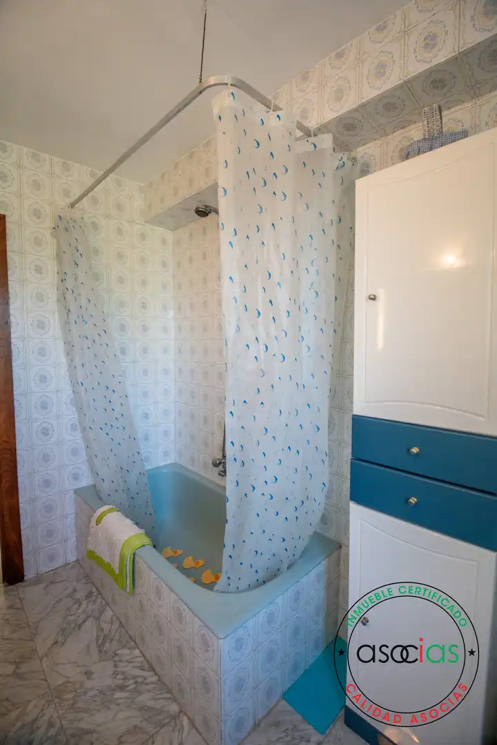 Baño de Casa o chalet en venta en Villaviciosa con Calefacción, Jardín privado y Parquet
