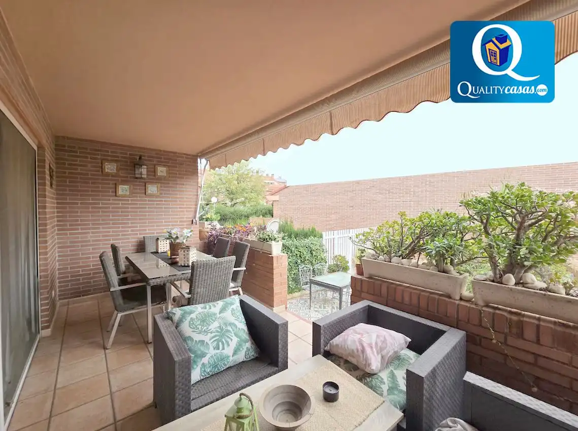 Terrassa de Casa o xalet en venda en Alicante / Alacant amb Aire condicionat, Terrassa i Piscina comunitària