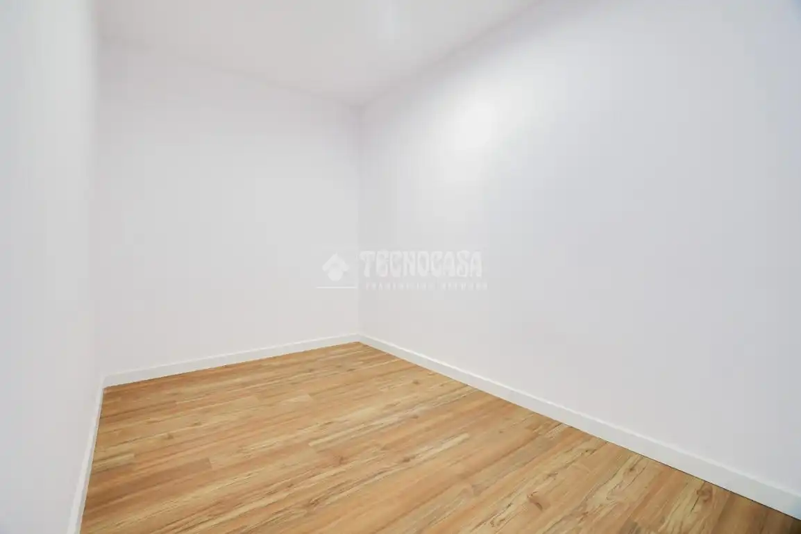 Piso en venta en Terrassa con Balcón