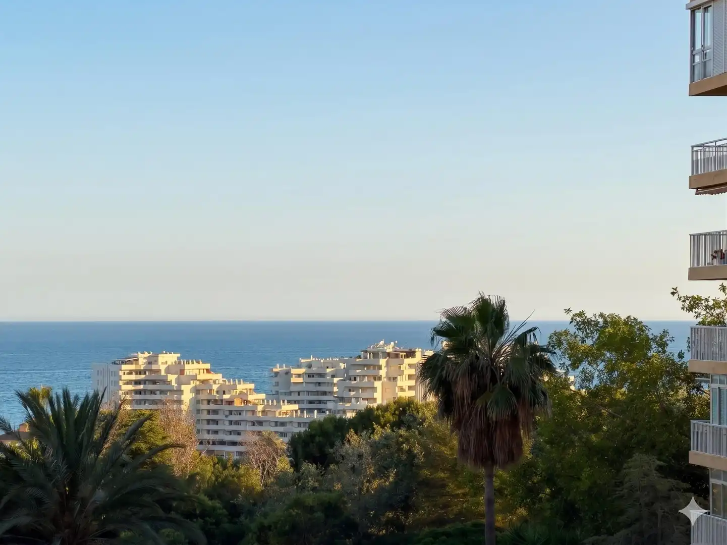 Außenansicht von Wohnung zum Verkauf in Benalmádena mit Klimaanlage, Privatgarten und Möbliert
