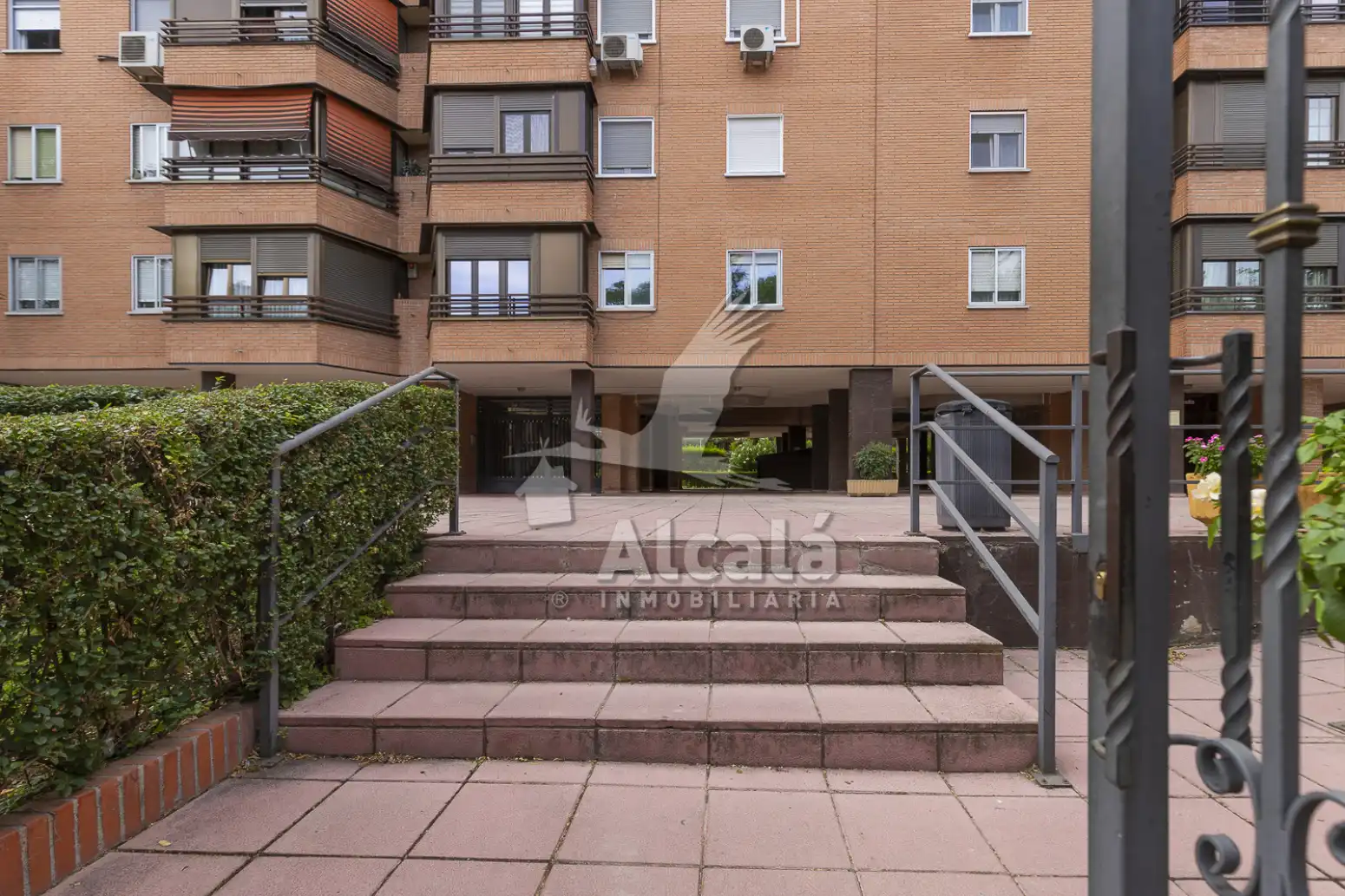 Vista exterior de Piso en venta en Coslada con Aire acondicionado, Calefacción y Jardín privado