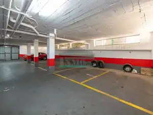 Parking of Flat for rent in Granada  with Air Conditioner, Heating and Washing machine