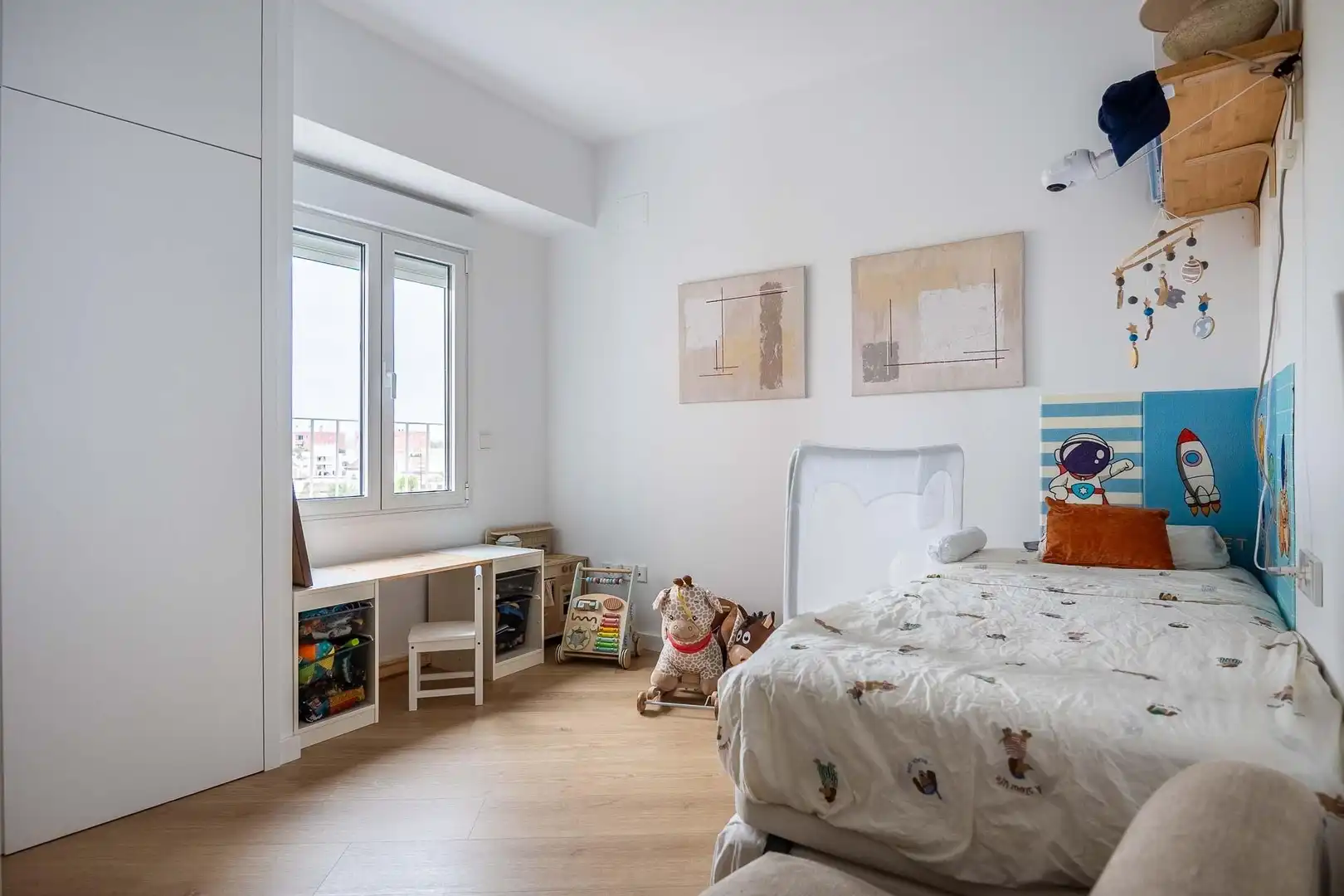 Bedroom of Flat for sale in Sevilla  with Air Conditioner, Heating and Private garden