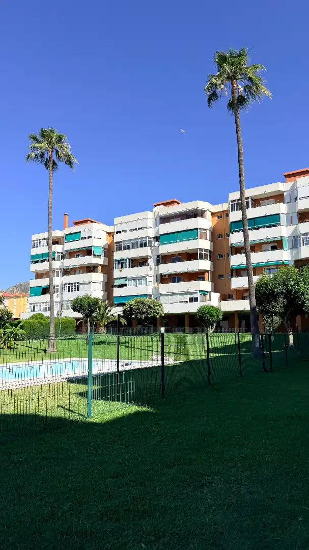 Vista exterior de Piso en venta en Torremolinos con Aire acondicionado, Terraza y Trastero