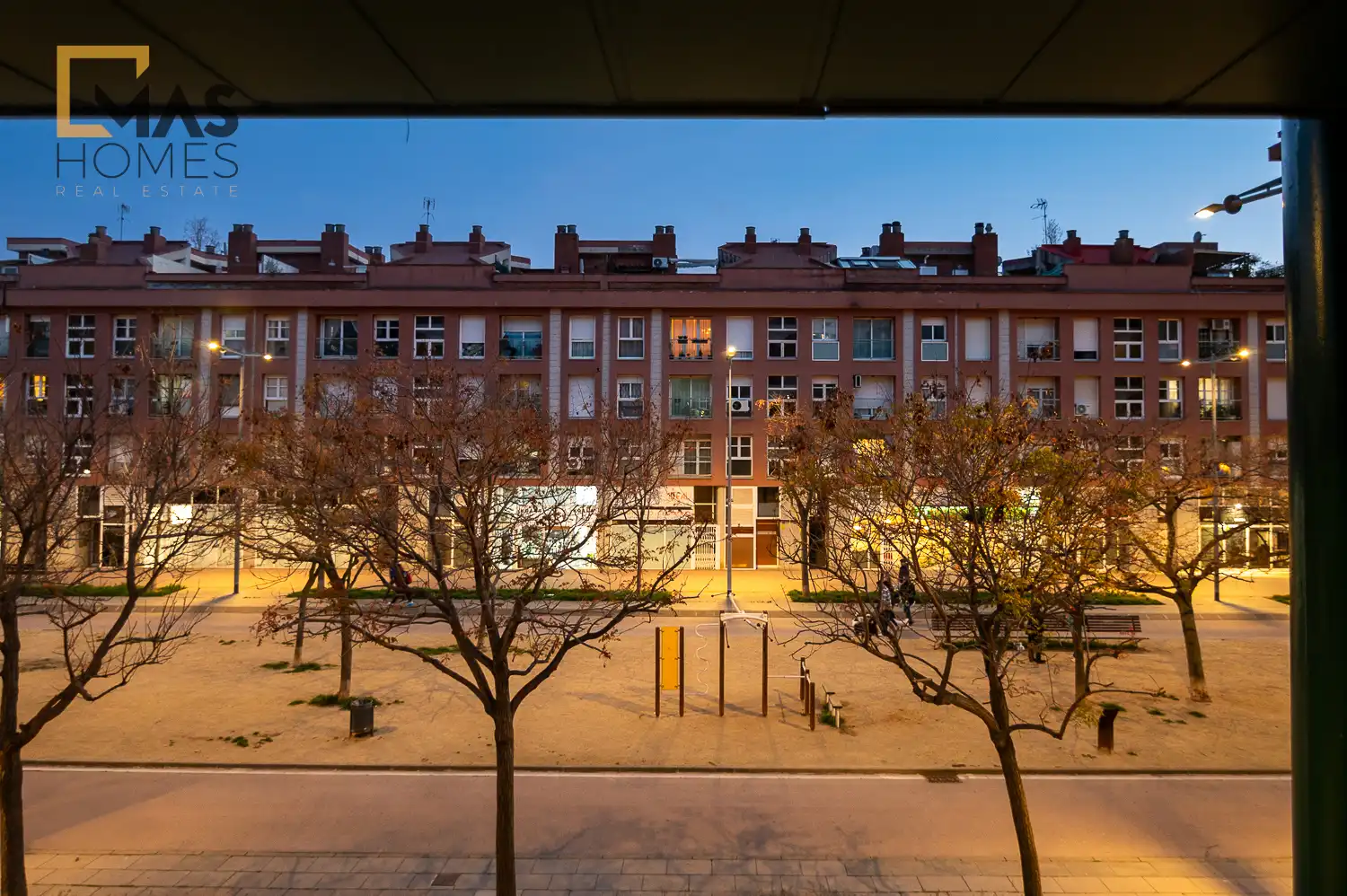 Außenansicht von Wohnung zum Verkauf in Terrassa mit Klimaanlage, Heizung und Terrasse