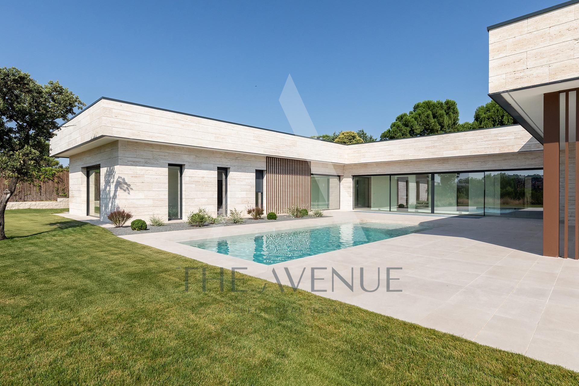 Piscina de Casa o xalet en venda en Boadilla del Monte amb Aire condicionat, Jardí privat i Terrassa