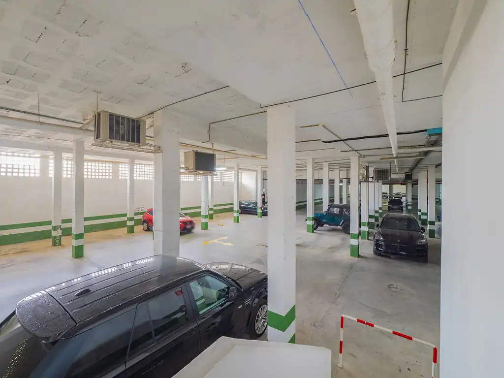 Parking de Dúplex en venta en Marbella con Piscina