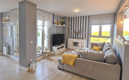 Sala d'estar de Àtic en venda en  Madrid Capital amb Aire condicionat, Calefacció i Jardí privat