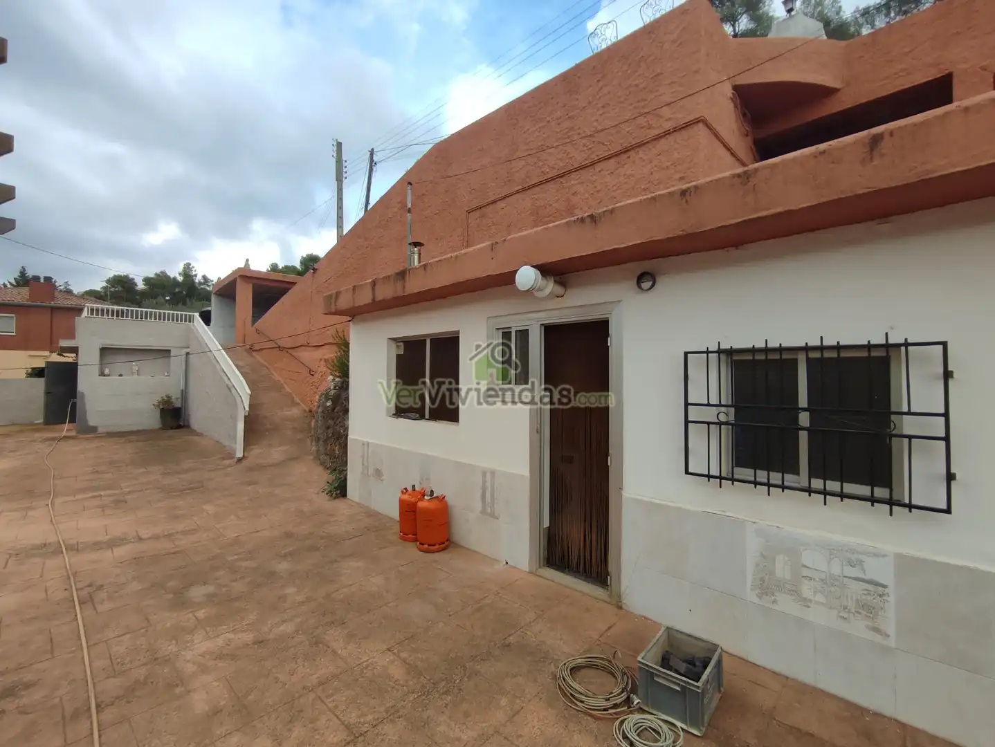 Vista exterior de Casa o xalet en venda en Vallirana amb Aire condicionat, Calefacció i Jardí privat