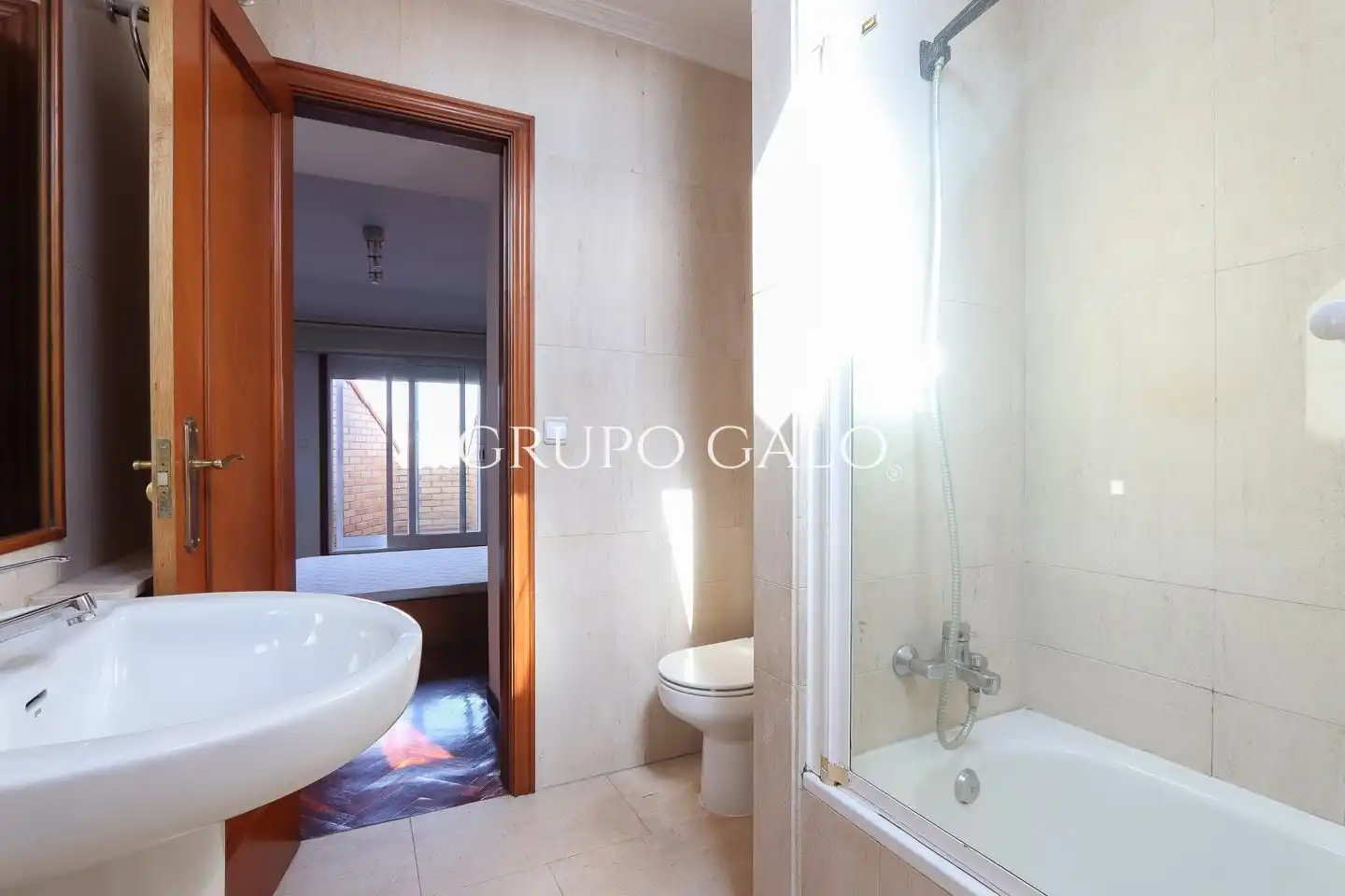 Baño de Dúplex de alquiler en Vigo  con Calefacción, Parquet y Terraza