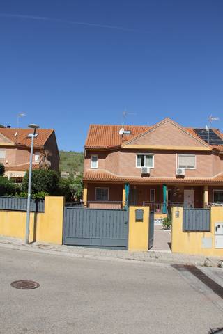 Casa-chalet en Venta en Avenida Soledad en Villalbilla pueblo