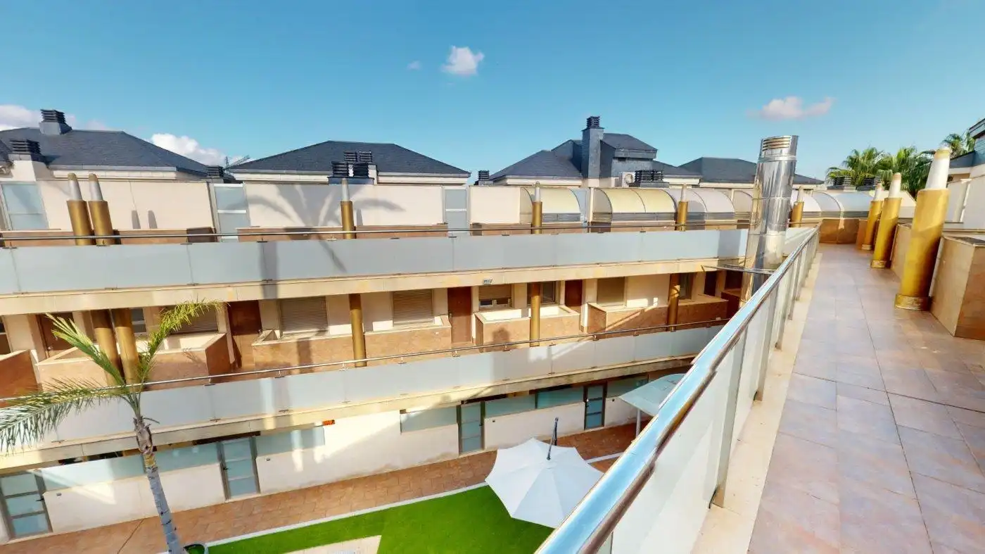 Terrassa de Casa adosada en venda en Pilar de la Horadada amb Aire condicionat, Jardí privat i Parquet