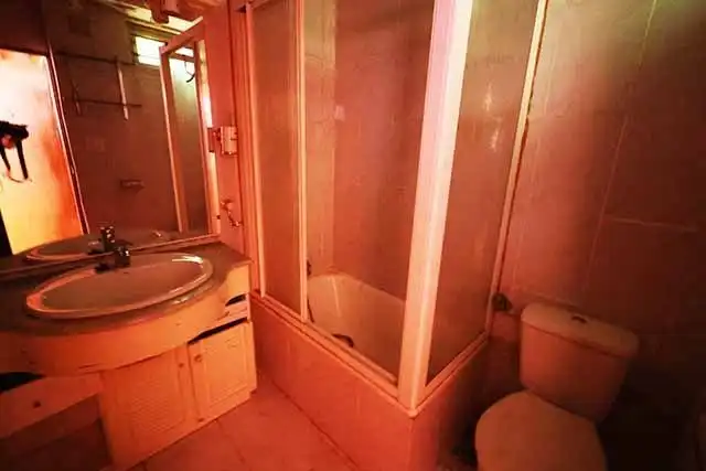Baño de Piso en venta en Madrid con Calefacción, Terraza y Trastero