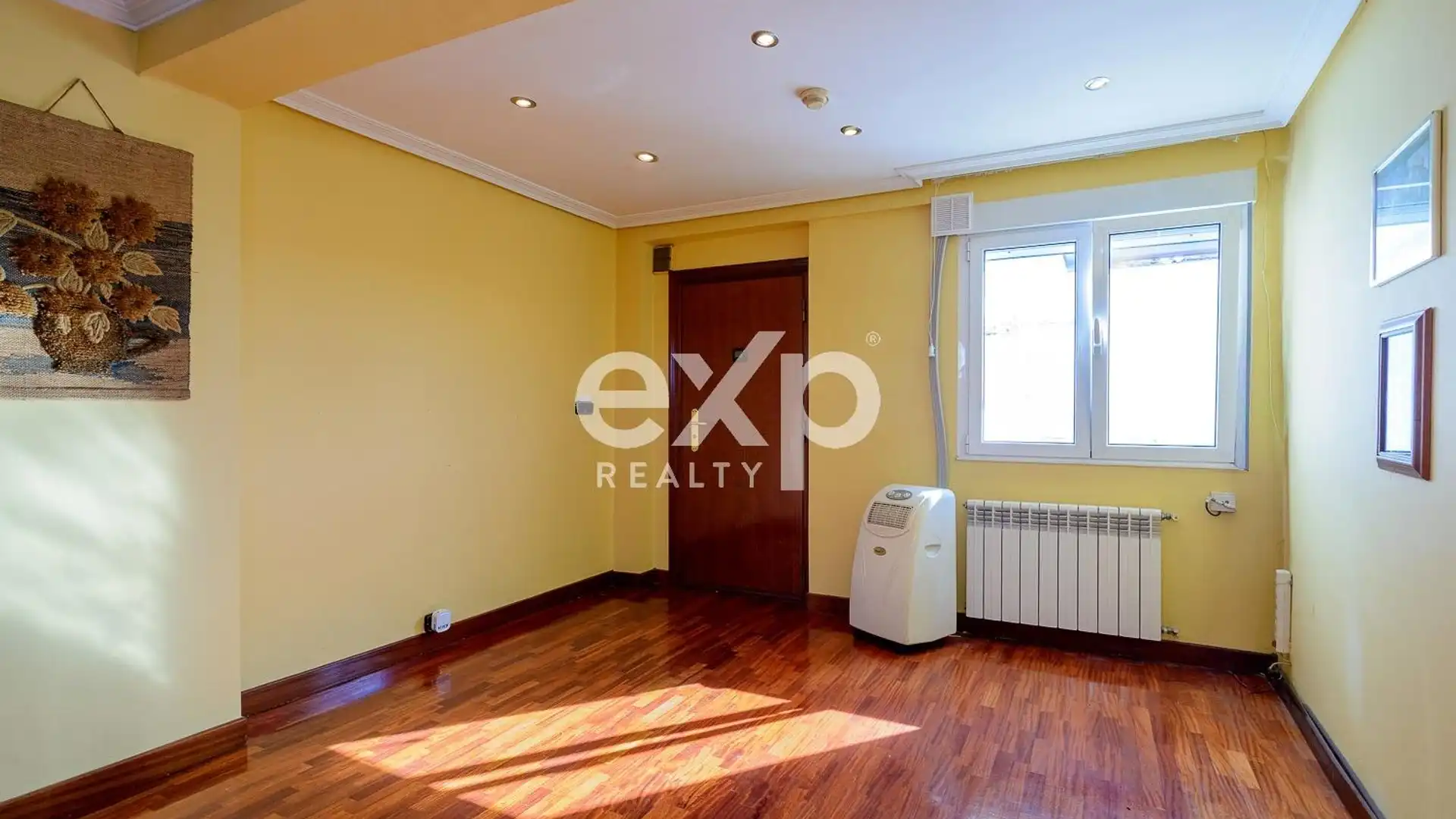 Piso en venta en Oviedo  con Calefacción, Parquet y Amueblado