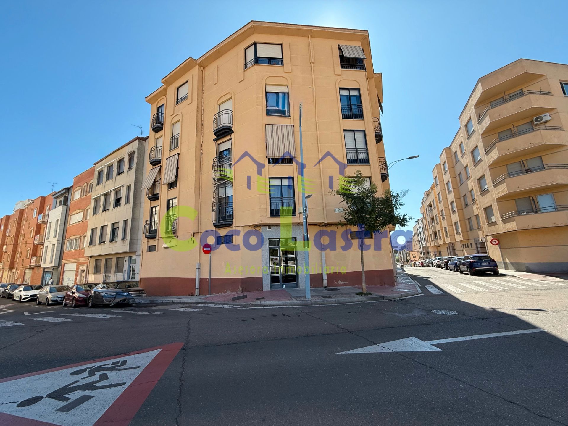 Exterior view of Premises for sale in  Madrid Capital