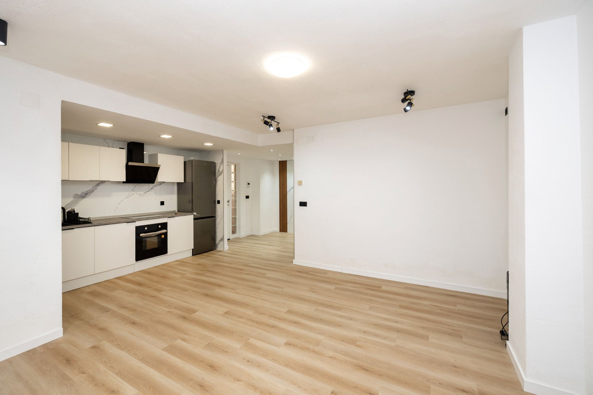 Flat for sale in  Granada Capital  with Terrace