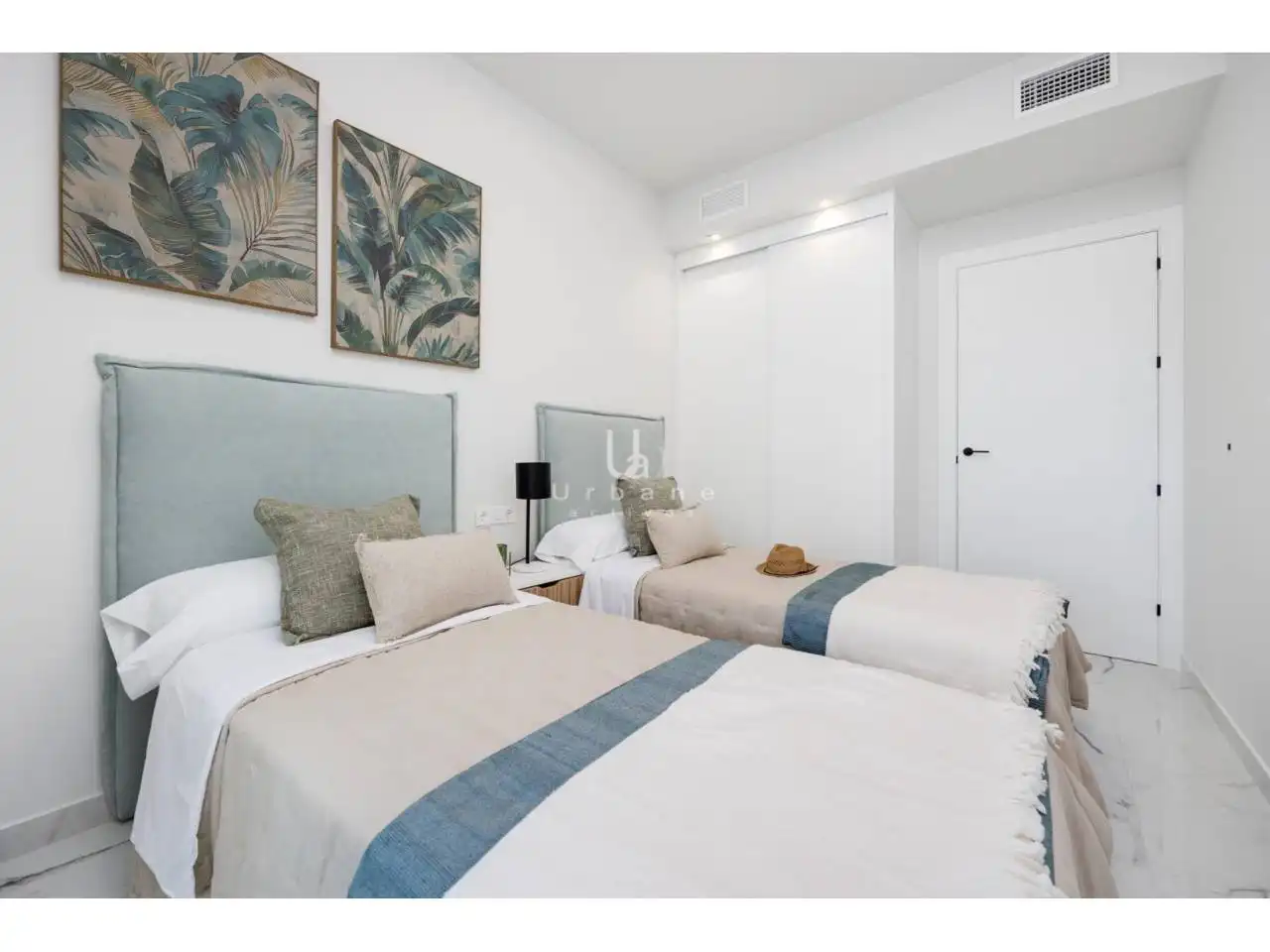 Habitación de Ático en venta en San Miguel de Salinas con Aire acondicionado, Terraza y Amueblado